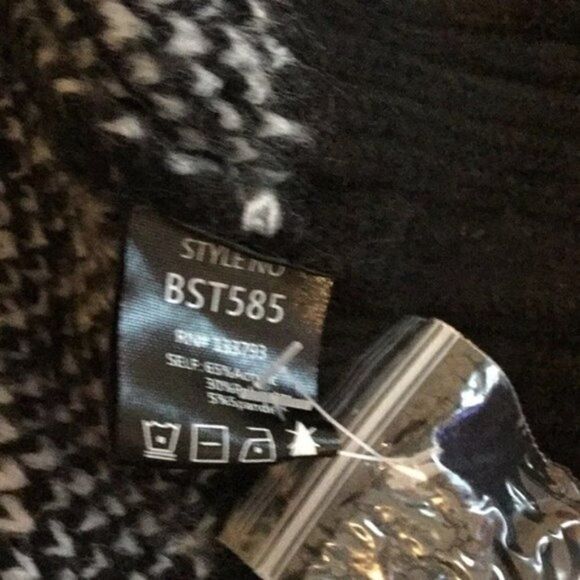 𝅺POL Black and white Zebra Knit Mohair Cardigan - Picture 8 of 10